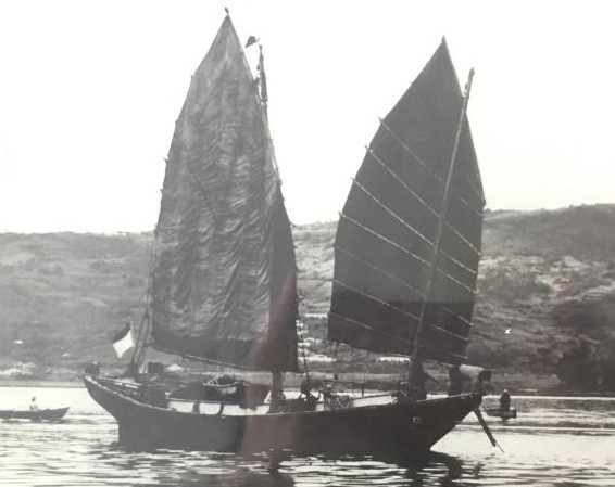 10/25更新【カルチャーカフェ2022】Vol.3-1「写真がつなぐ～ 過去、現在、未来・・・」1枚の古いやんばる船の写真は 何を物語るか？